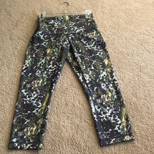 Lululemon high rise  size 6 crop